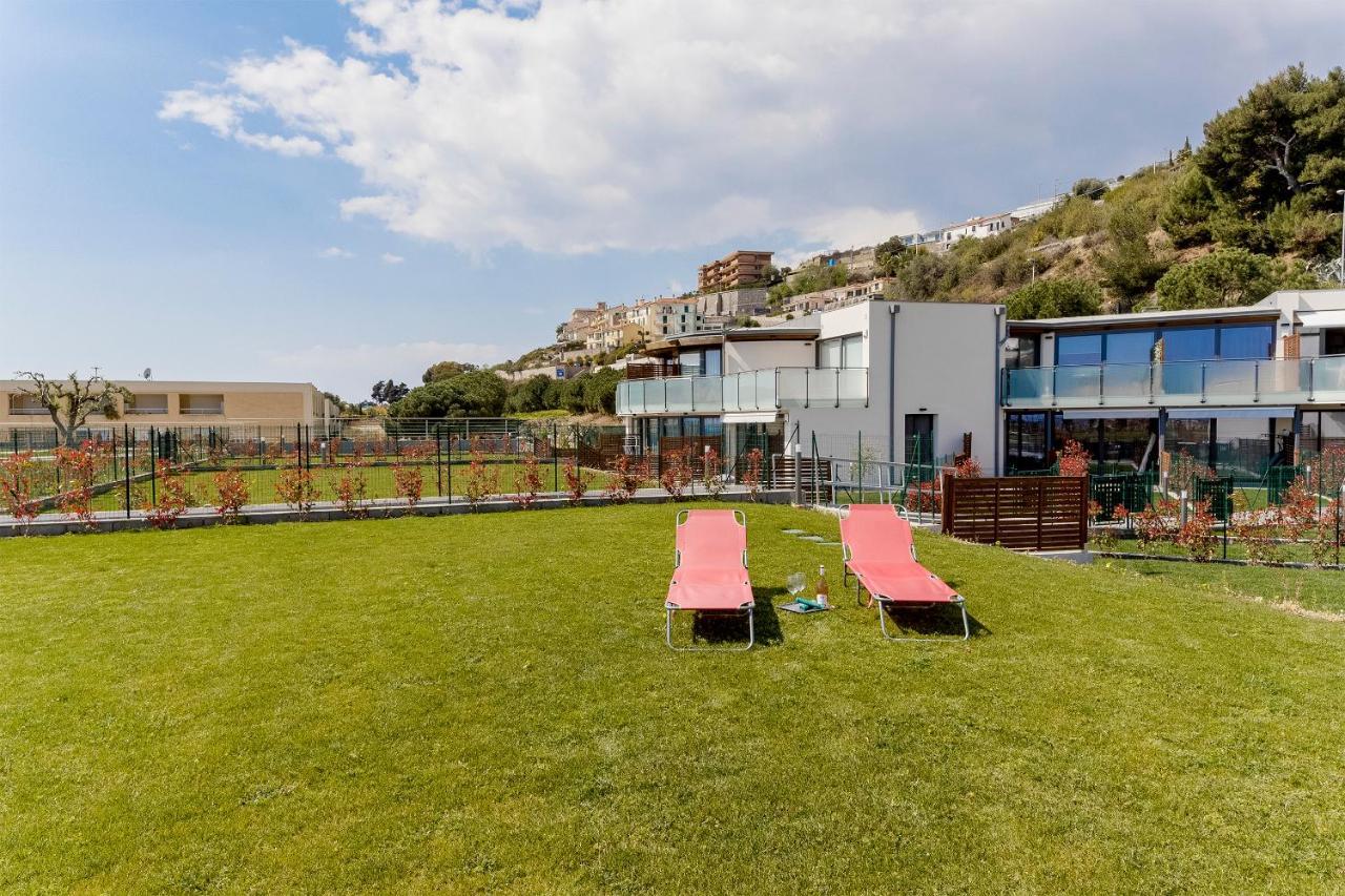 Aregai Marina Exclusive Seaside Apartments Santo Stefano al Mare Εξωτερικό φωτογραφία