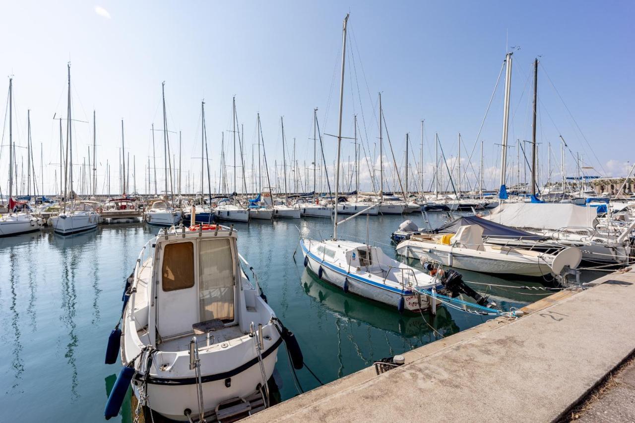 Aregai Marina Exclusive Seaside Apartments Santo Stefano al Mare Εξωτερικό φωτογραφία