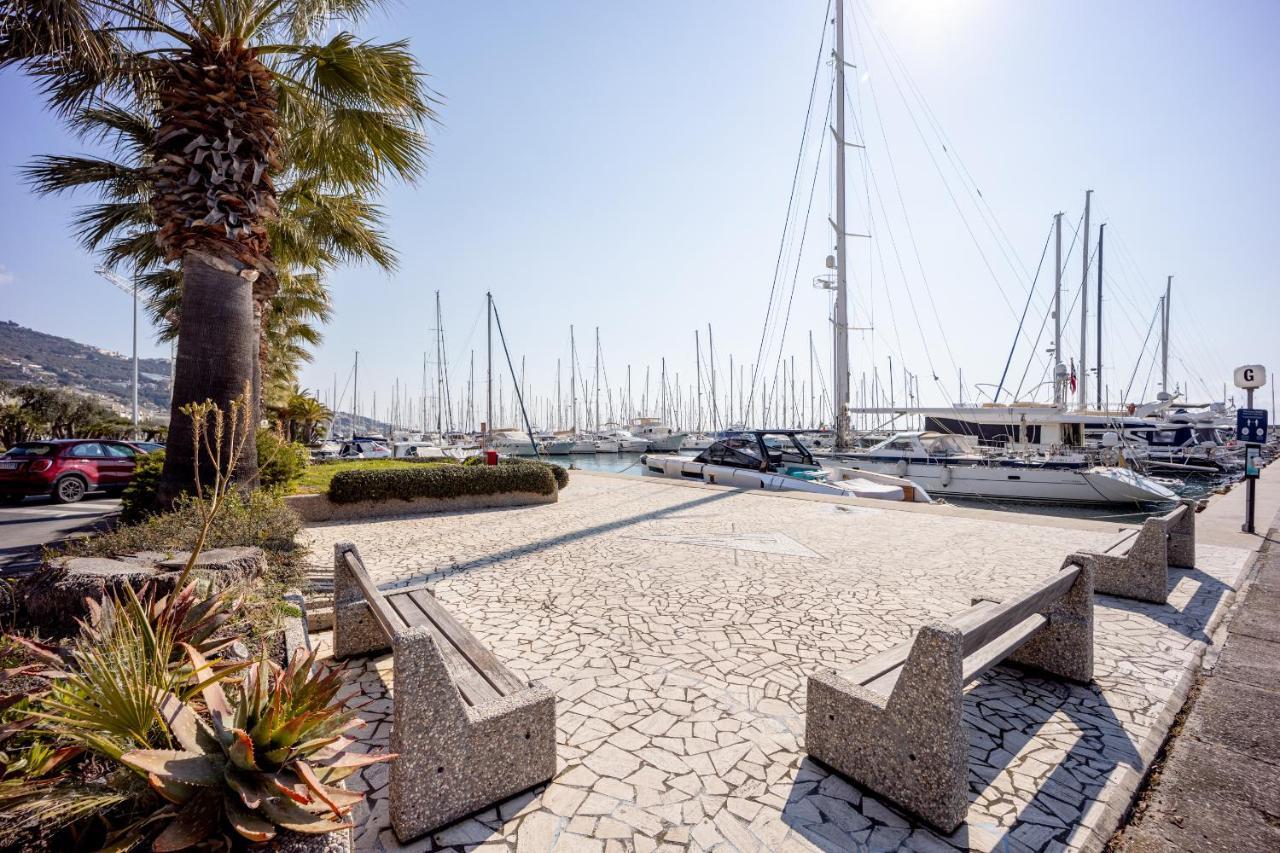 Aregai Marina Exclusive Seaside Apartments Santo Stefano al Mare Εξωτερικό φωτογραφία
